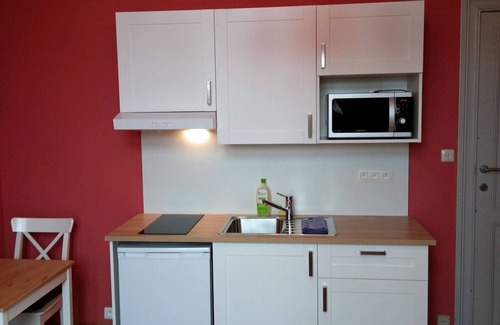 Etterbeek Apartment | Comfortable studio 10-15 min by metro to City Centre & university