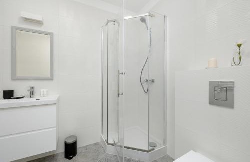 West Pomeranian Voivodeship Apartment | Comfortable Studio Apartments with Parking in Szczecin by Noclegi Renters