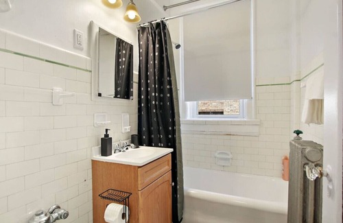 South Evanston Apartment | Comfortable Studio Hideaway in Evanston