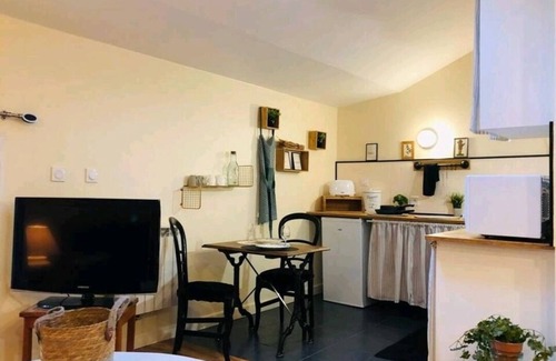 Beziers City Centre Apartment | Comfortable studio in the cathedral district