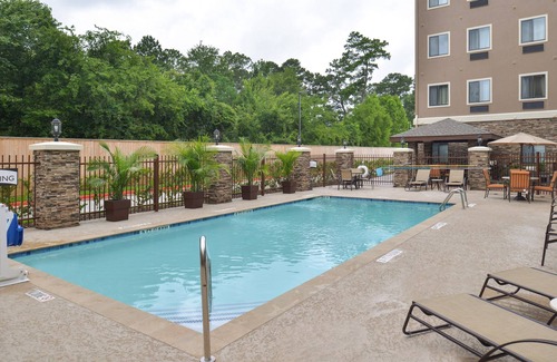 Tomball Condo | Comfortable Studio Suite in Tomball | Shared Outdoor Pool + 24h Business Center