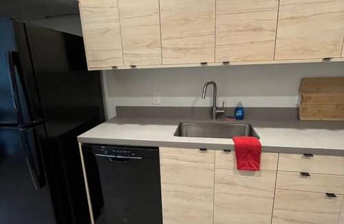 Downtown Des Moines House | Comfortable Studio Unit with Queen Size Bed