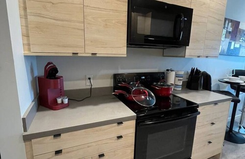 Downtown Des Moines House | Comfortable Studio Unit with Queen Size Bed