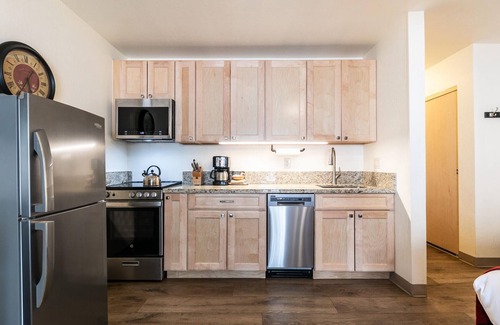 Truckee Condo | Comfortable Studio w/Kitchen 2nd Floor #213 at Donner Lake Village