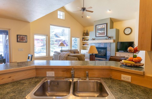 Driggs House | Comfortable & Sunny 2 BR home near Targhee w/Teton & Big Hole Mtn Views
