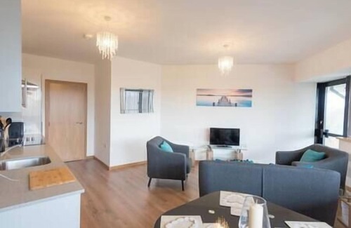 Swindon Apartment | Comfortable Swindon 2 bedroom Apartment, FREE Parking
