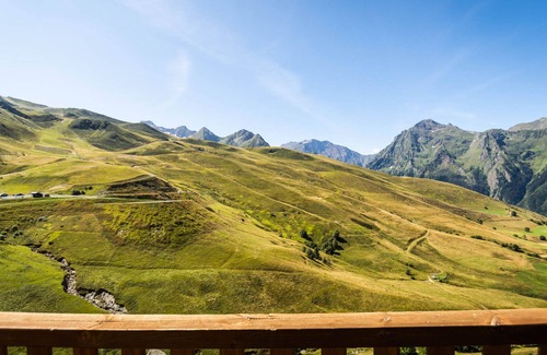 Peyragudes Apartment | Comfortable T3 for 8 with balcony in Peyragudes, ski-in access, free shuttle