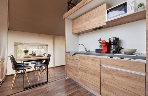 Maarn House | Comfortable tent lodge with veranda