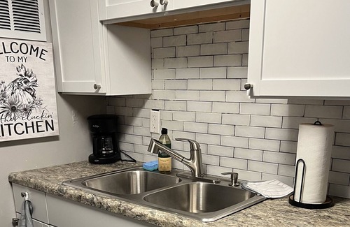 Villa Park Apartment | Comfortable Unit, Amazing Suburb. Only 5 min walk to train stop heading Downtown