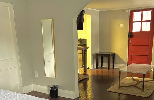 Villa Park Apartment | Comfortable Unit, Amazing Suburb. Only 5 min walk to train stop heading Downtown