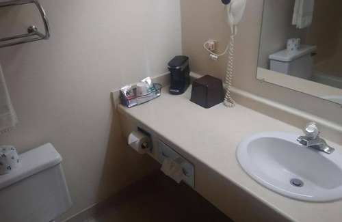 Wautoma Hotel | Comfortable Unit Close to Mount Morris & Local Restaurants