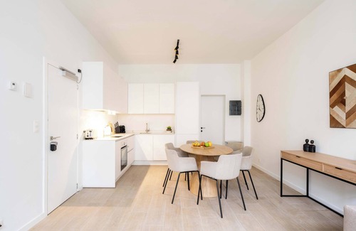 South Antwerp Apartment | Comfortable Urban Retreat for 6 in Central Antwerp
