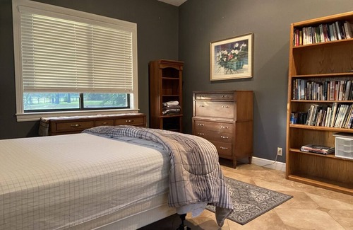 Hunt Club Bed & Breakfast | Comfortable Country Room