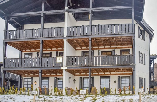 Kroderen Apartment | Comfortable vacation apartment with sauna and fantastic view.