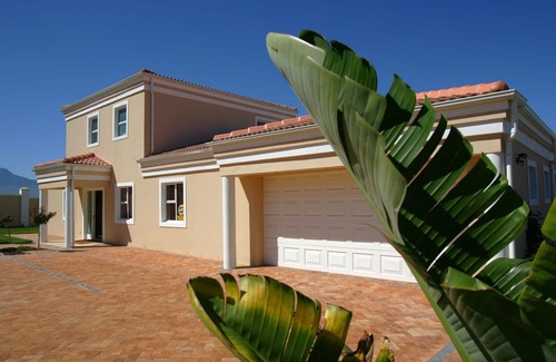 Heldervue House | Comfortable vacation home in Somerset West/South Africa for 6 people, with pool.