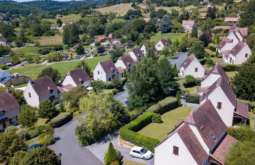 Sarlat-la-Caneda Villa | Comfortable villa offering an unobstructed view of the heights of Sarlat