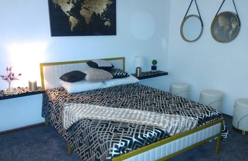Lansing Condo | Comfortable vibrant condo. 15 minutes to Chicago