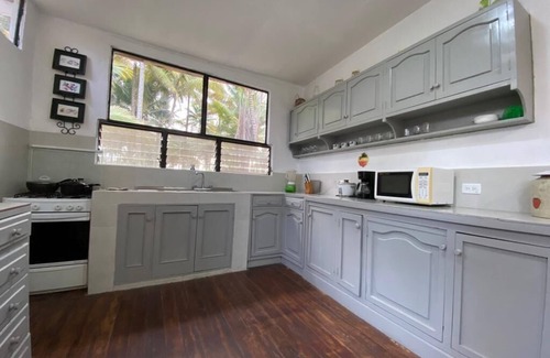 Mompiche House | Comfortable villa between palm trees facing the sea.