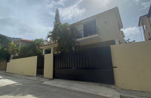 Los Maestros Villa | Comfortable villa at the foot of the Mountain 5 minutes from the beach with pool PP