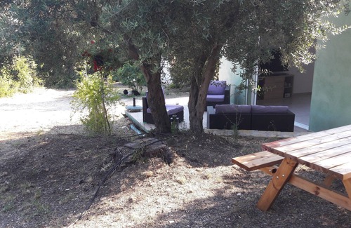 Le Castellet House | Comfortable villa in the heart of the Bandolais vineyards with private access and parking.