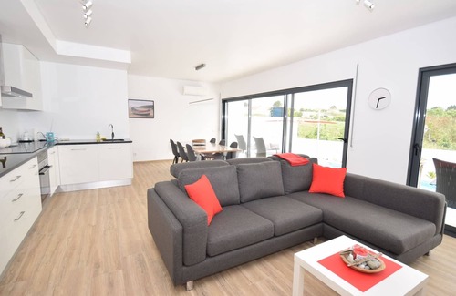 Coto Villa | Comfortable villa in Coto with swimming pool
