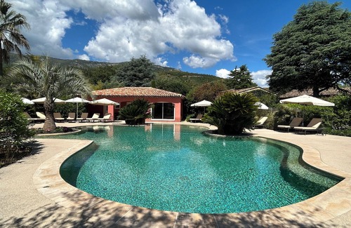 Carros Villa | Comfortable villa with private landscaped garden, swimming pool