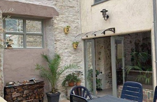 Les Ilhes House | Comfortable village house with terrace.