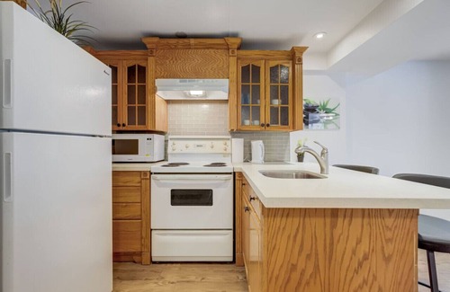 Whitby Apartment | Comfortable Whitby 2 Bedroom Lower Suite