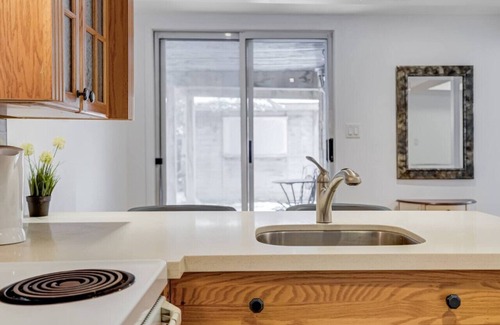 Whitby Apartment | Comfortable Whitby 2 Bedroom Lower Suite
