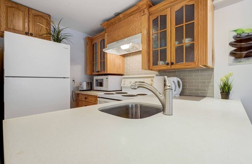 Whitby Apartment | Comfortable Whitby 2 Bedroom Lower Suite