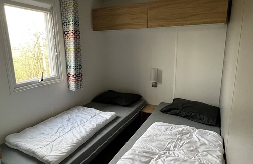 Loray Cottage | Comfortable wooden cottage with master suite and heated pool
