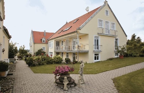 Neualbenreuth Apartment | Comfortably furnished maisonette apartment with fully equipped kitchen
