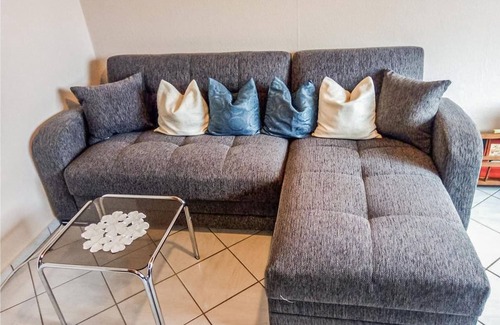Niederburg Apartment | Comfortably furnished vacation apartment on the second floor on the outskirts of Niederburg, 50 mete