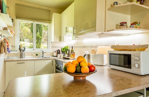 Torrox Costa Apartment | Comfortably furnished 4 Bed Apartment in well-kept garden