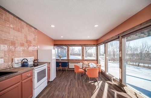 Prescott Condo | Comforts of Home Meet Bold Design