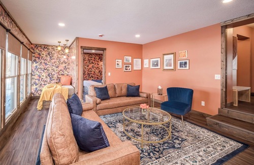 Prescott Condo | Comforts of Home Meet Bold Design