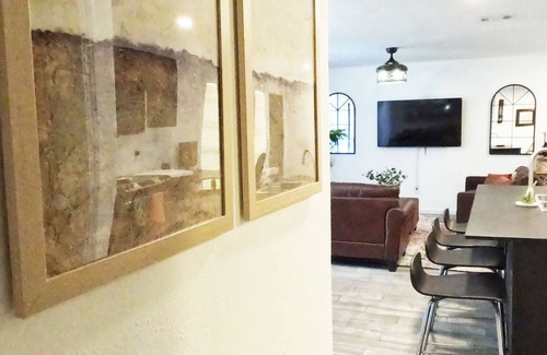 East Riverside - Oltorf Condo | Comfy 1/1 SE Austin, light-filled, serene condo. Just minutes from downtown!nn