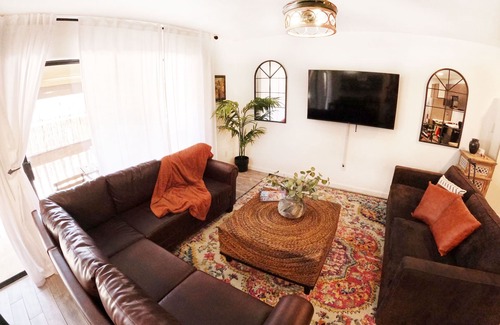 East Riverside - Oltorf Condo | Comfy 1/1 SE Austin, light-filled, serene condo. Just minutes from downtown!nn