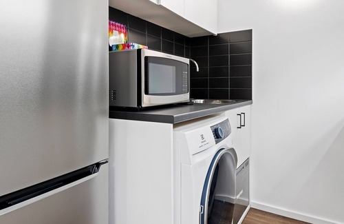 Parkville Apartment | Comfy 1-Bed Unit with Balcony and Parking
