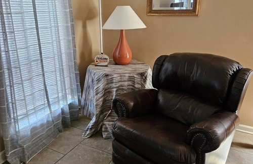 Highlands - Perkins Apartment | Comfy 1 bedroom near LSU College. Pet friendly!