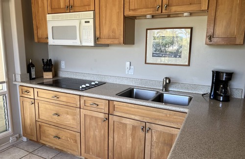 Lanikai House | Comfy 1 bedroom steps to white sand beach