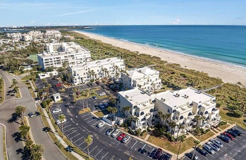 Chandler Park Condo | Comfy 1 bedroom Patio unit at Royal Mansions