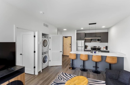 University Circle Apartment | Comfy 1B1B w/Wi-Fi, Gym + Parking