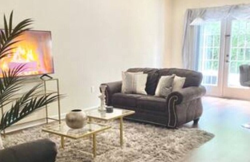 Bermuda House | Comfy 2-bedroom 1.5 Bath in a Beautiful community