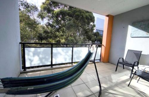 Alexandria Apartment | Comfy 2-bedroom 2-balcony apartment Close to CBD, Train and Metro easy reach
