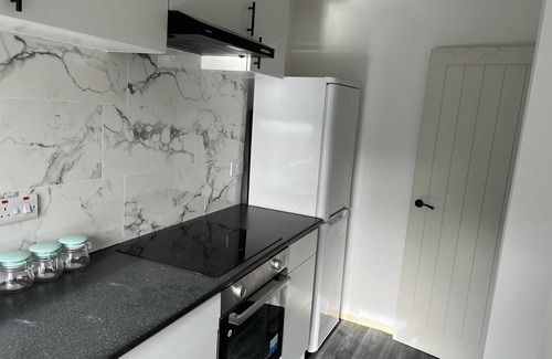 Stonnall Apartment | Comfy 2-Bedroom Apartment