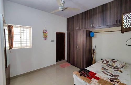 Bengaluru Apartment | Comfy 2-bedroom House in Sanjaynagar, Bengaluru