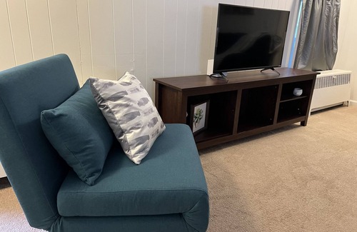 Clifton Park Apartment | Comfy 2 Bedroom in Convenient Clifton Park Location