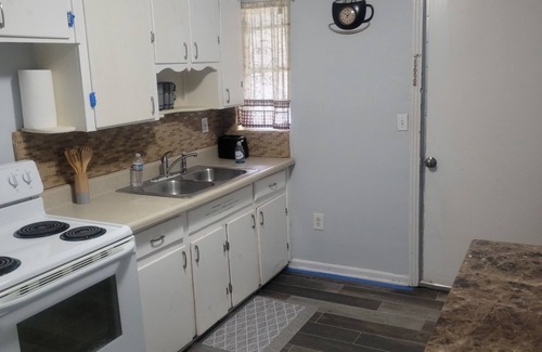Jacksonville Apartment | Comfy 2-bedroom unit near Edward Waters College