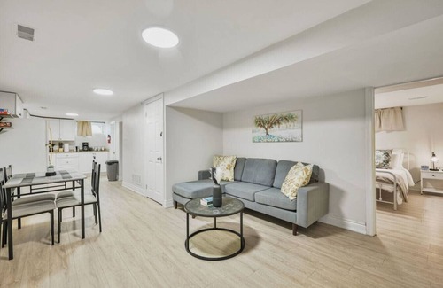 Durham Region Apartment | Comfy 2BR Apt near Beach & Downtown | Free Parking